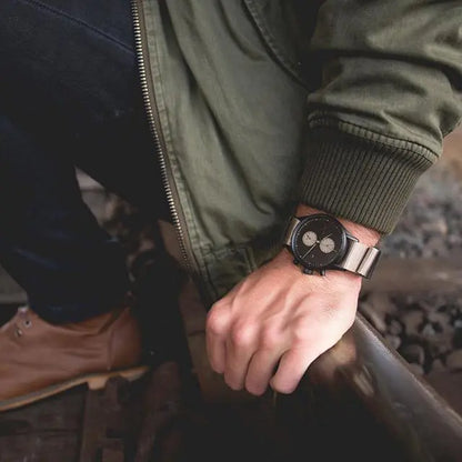 Fashionable Men's Quartz Watch with Calendar Feature